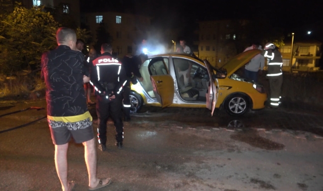 Ticari takside çıkan yangını itfaiye söndürdü