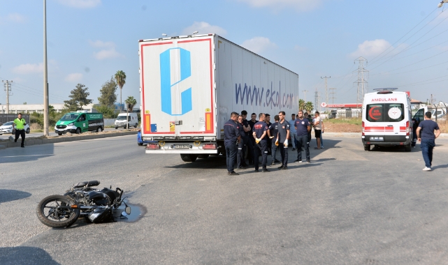 TIR'ın altına aldığı motosikletin sürücüsü hayatını kaybetti