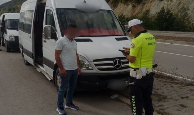 Trafik ekipleri okul servislerini denetledi