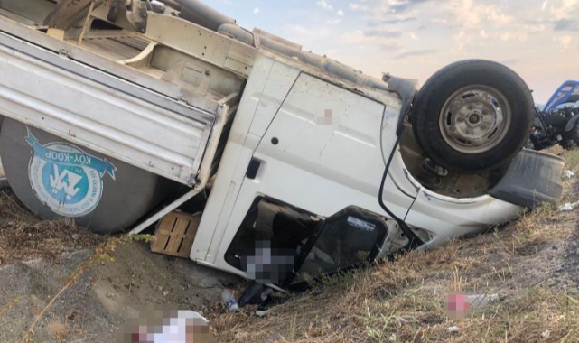 Traktör ile kamyonet çarpıştı: 1 ölü, 2 yaralı