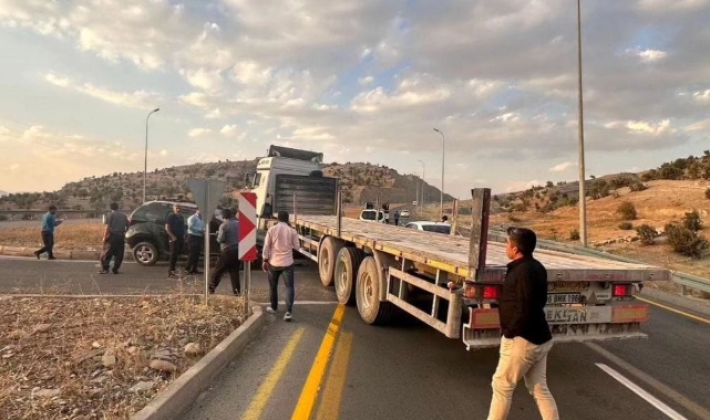 Tünel girişinde TIR otomobille çarpıştı