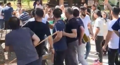 Türbede gerginlik yumruklu kavgaya dönüştü