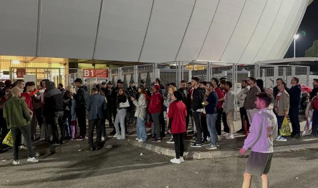 Turnike bozuldu, taraftarlar maçın ilk yarısını kaçırdı