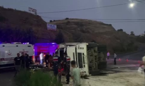 Virajı alamayan kamyon yan yattı: 5 yaralı