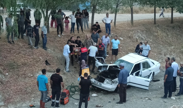 Virajı alamayan otomobil dereye uçtu: 1 yaralı