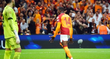 Wilfrief Zaha ilk golünü attı