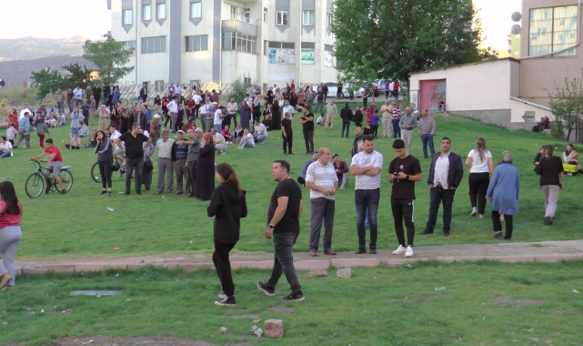 Yangını film izler gibi izlediler