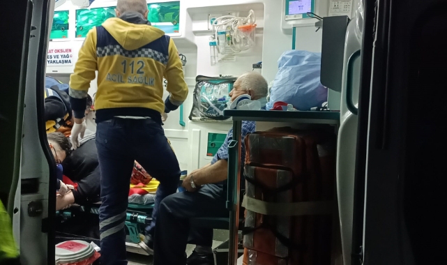 Yolcu otobüsü ile otomobil çarpıştı: 3 yaralı