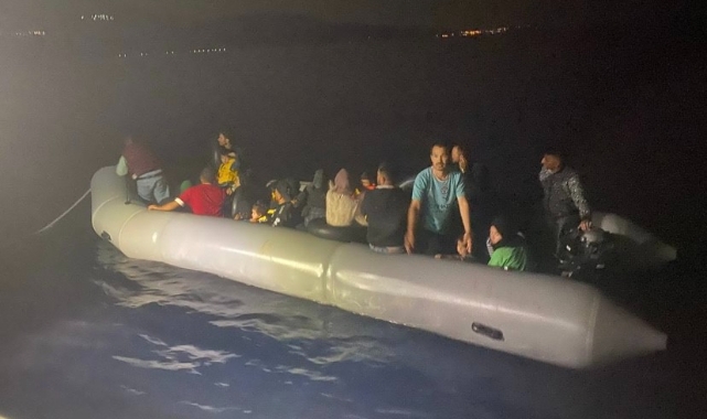 Yunanistan’ın geri ittiği 33 kaçak göçmen kurtarıldı