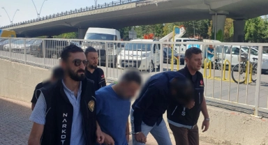 Zehir tacirleri narkotik polisinden kaçamadı
