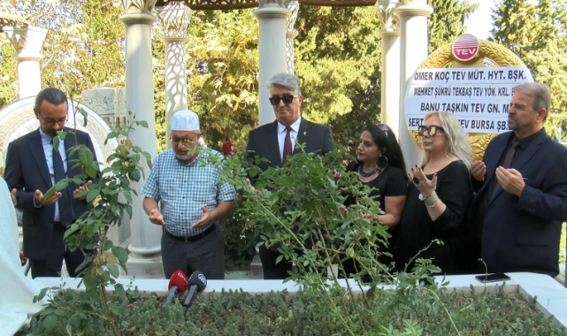 Zeki Müren vefatının 27’nci yılında kabri başında anıldı