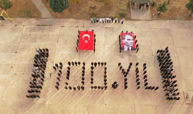 100. yıl coşkusu Bursa'da! Öğrencilerden 100. yıla özel koreografi