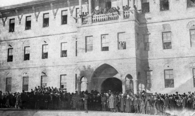 100 yıl sonra aynı yerde, aynı fotoğraf