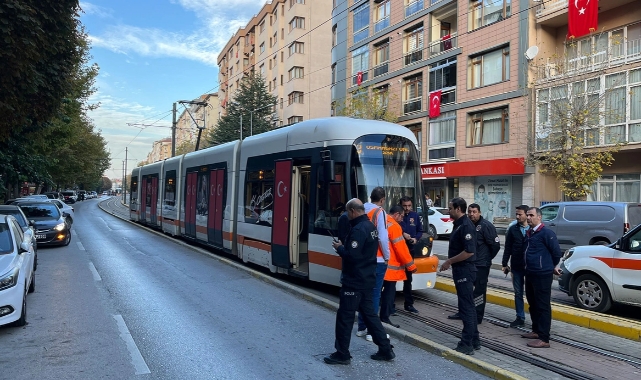 16 yaşındaki genç kıza tramvay çarptı