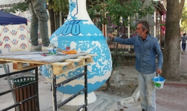 2 metre boyunda İznik çinisinden dev vazo