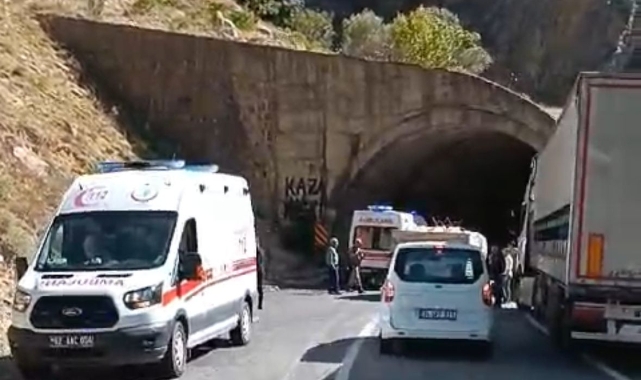 2 otomobil çarpıştı: 4'ü çocuk 11 yaralı
