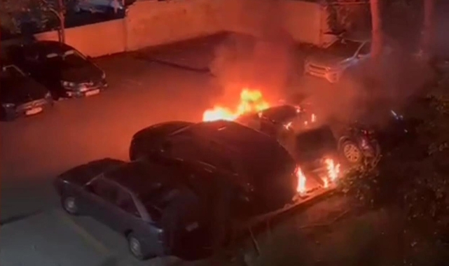 3 araç alev topuna döndü!