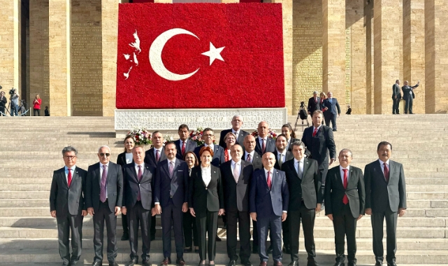 Akşener: Cumhuriyetimizin yılmaz bekçileri olacağız