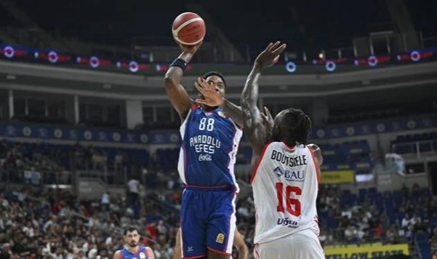 Anadolu Efes'ten ligde 4'te 4