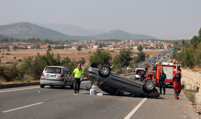 Araç takla attı: 3 yaralı
