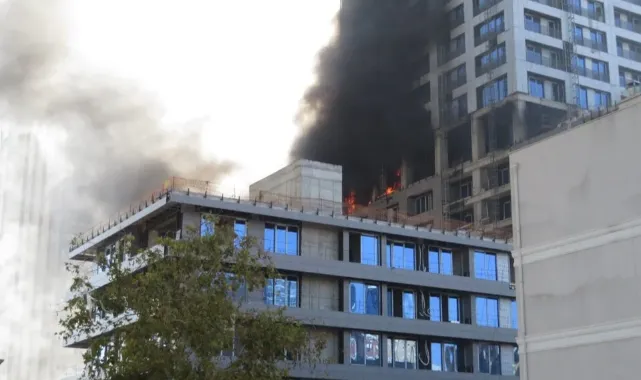 İstanbul Ataşehir'de bir binada yangın çıktı