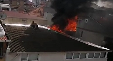 Avcılar'da 3 katlı binada yangın!