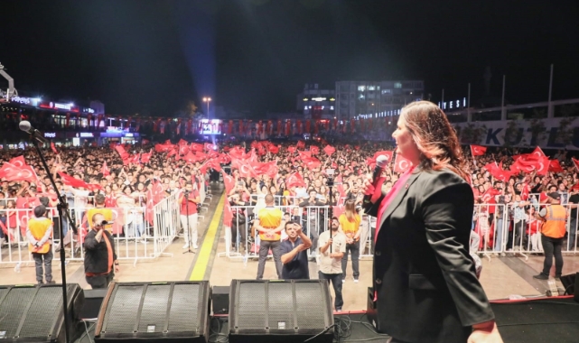 Aydınlılar sevilen sanatçı Buray konseriyle coştu