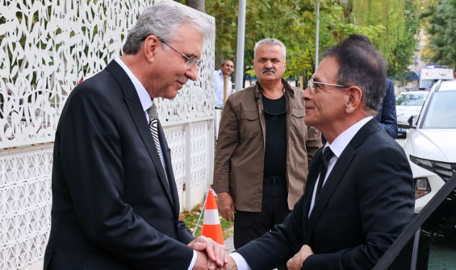 Azerbaycan Milli Sanayi Savunma Bakanı: “Biz Türkiye ile yek bir vücut gibiyiz”