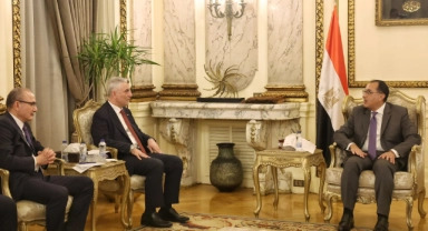 Bakan Bolat, Mısır Başbakanı ile görüştü