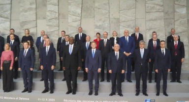 Bakan Güler, NATO’da aile fotoğrafı çekimine katıldı