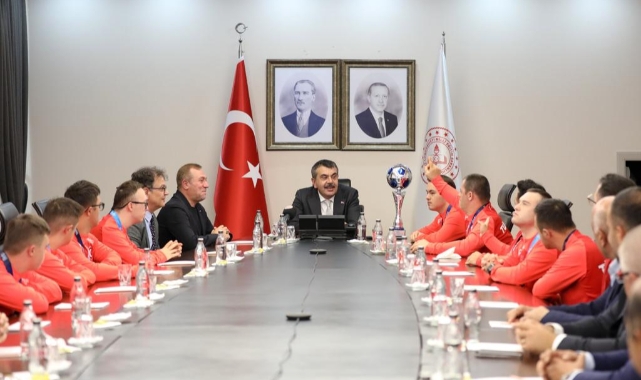 Bakan Tekin, Down Futsal Milli Takımı'nı ağırladı