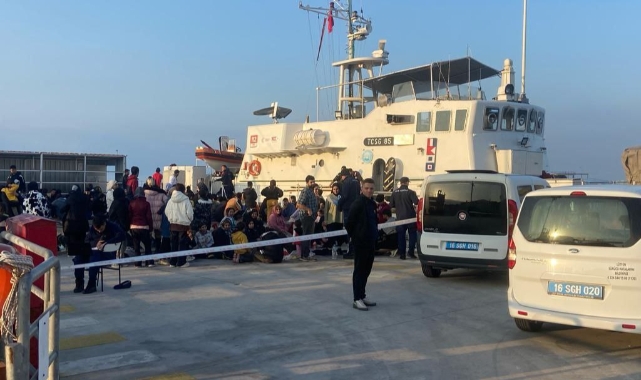 Balıkçı teknesinde 120 kaçak göçmen yakalandı