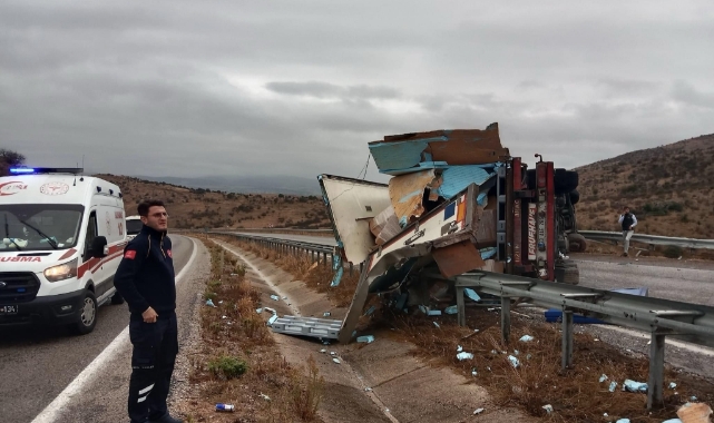 Balıkesir'de TIR devrildi!