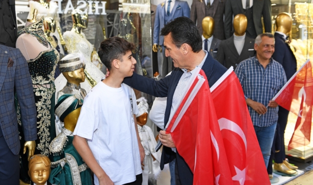 Başkan Dündar, vatandaşların Cumhuriyet Bayramı'nı kutladı