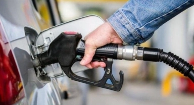 Benzine 2 liradan fazla indirim geldi!