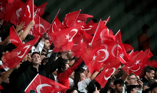 Beşiktaş’ta galibiyete rağmen ‘istifa’ sesleri