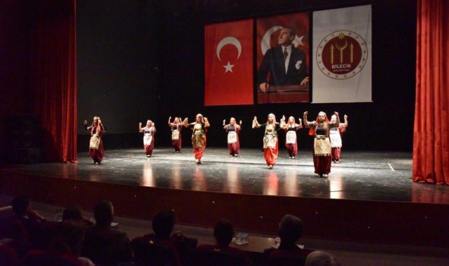 Bilecik'te ’Kahraman Türk Kadınları’ adlı defile ve tiyatro oyunu sahnelendi