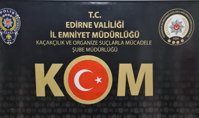 Bulgaristan'dan gelen TIR'dan kaçak eşyalar çıktı