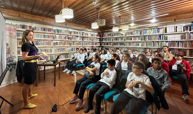 Burcu Bahar 'Atatürk ve Sihirli Gözlük' kitabını anlattı