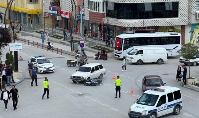 Burdur’da motosiklet ile otomobil çarpıştı