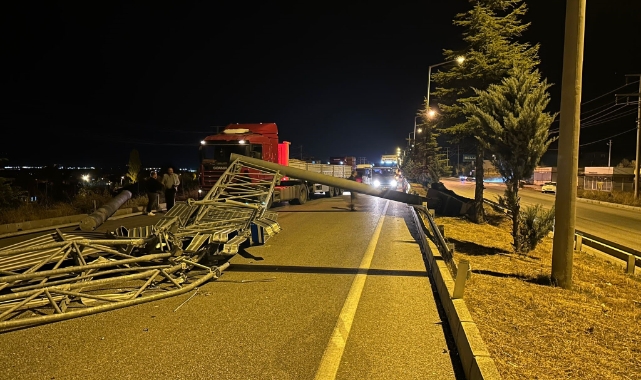 Burdur'da Trafik Levhası Nedeniyle Yol Kapandı