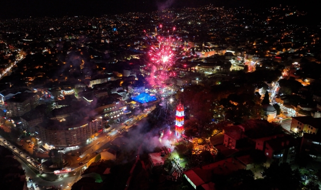 Bursa'da 100. yıl coşkusu havai fişeklerle taçlandı