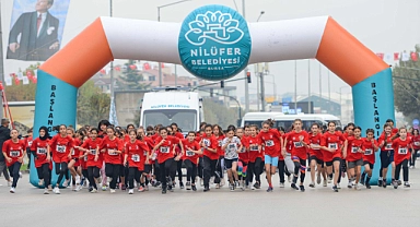 Bursa'da çocuklar Cumhuriyet’in 100. yılı için koştular