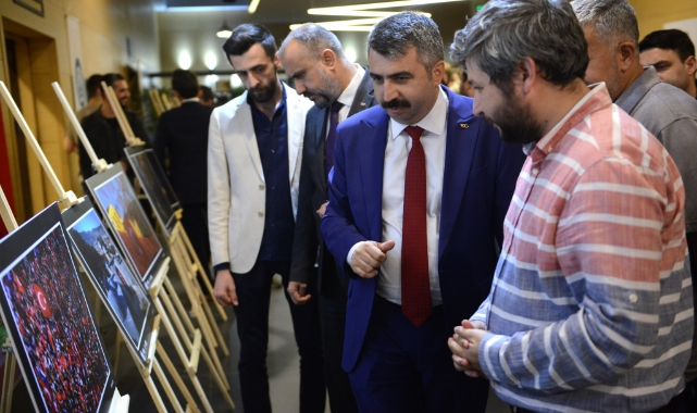 Bursa’da fotoğraf sanatçılarından ‘bayrak’ resitali