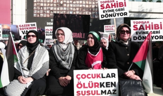 Bursa'da İsrail-Filistin savaşında zarar gören siviller için sessiz oturma eylemi