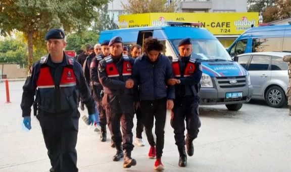 Bursa'da jandarma ekiplerinden kaçak göçmenlere operasyon: 10 kişi yakalandı
