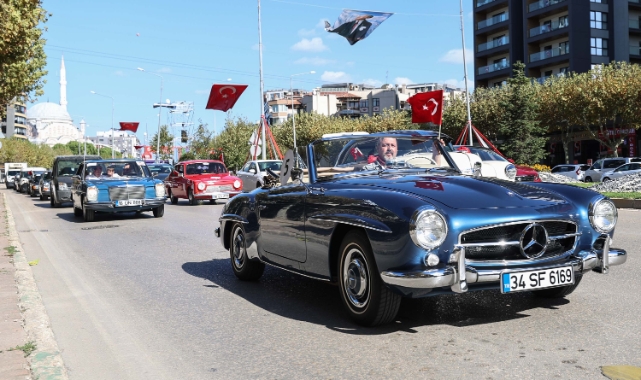 Bursa'da klasik otomobiller kız çocukları için yollarda