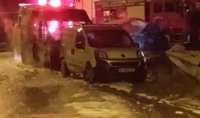 Bursa'da park halindeki araç alev topuna döndü