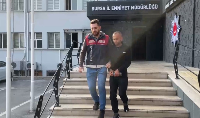 Bursa'da park halindeki aracı böyle soydu