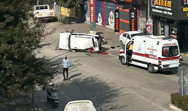Bursa'da park halindeki otomobile çarpıp devrildi
